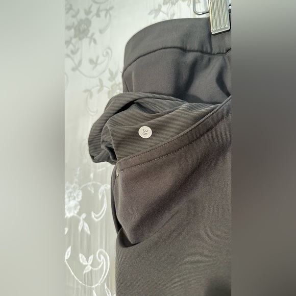Lululemon ABC Pant Classic 28” in Obsidian. Men’s Size 38 x 28. - Picture 10 of 10